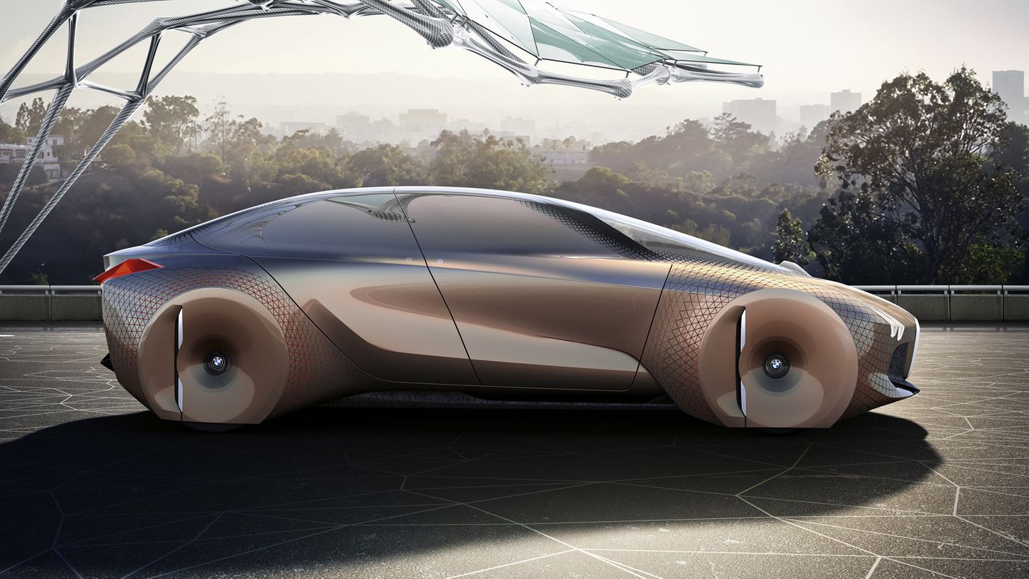 Äußerlich erinnert BMW Next Vision 100 wenig an ein Auto von heute,  aber vieles bleibt gleich - von der Fahrgastzelle bis zu den vier Reifen.
