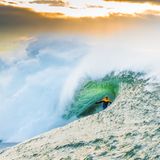 "Nic von Rupp in einer gewaltigen Welle bei Bundoran, Irland. Ich saß dafür auf dem Jetski, den mein Kumpel Sebastian Steudtner fuhr. Sebastian ist der beste Big-Wave-Surfer des Planeten und nur deshalb fühlte ich mich zwischen diesen Naturgewalten einigermaßen sicher", sagt Fotograf Lars Jacobsen dem stern.