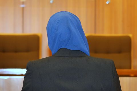 Ein Richter untersagte einer Muslimin in Brandenburg, vor Gericht mit Kopftuch zu ihrem Scheidungstermin zu erscheinen