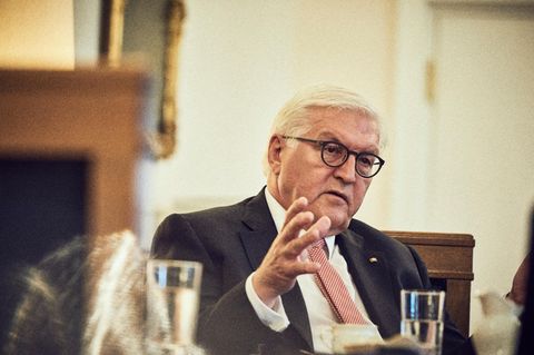 Frank-Walter Steinmeier beim stern-Gespräch in seinem Arbeitszimmer