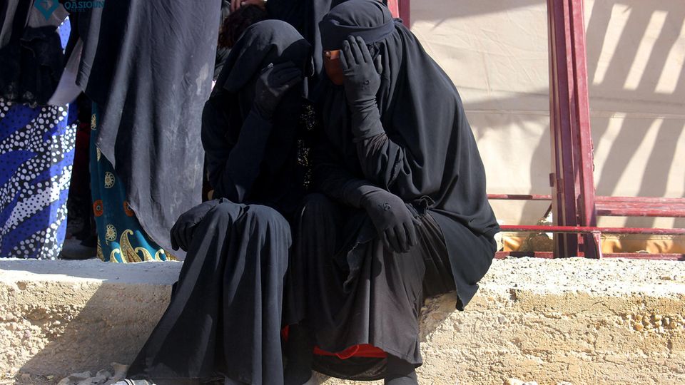 Die weibliche Seite des "Kalifats": Diese Frauen flohen vor den Kämpfen in Mossul