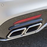 Per Knopfdruck werden die Auspuffendrohre richtig laut.