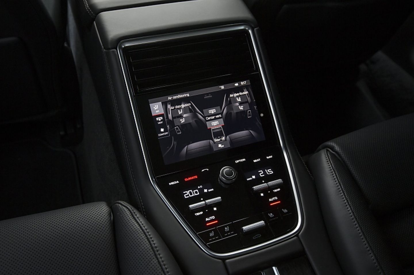 Die Bedieneinheit im Fond des Porsche Panamera Sport Turismo Turbo