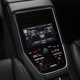 Die Bedieneinheit im Fond des Porsche Panamera Sport Turismo Turbo