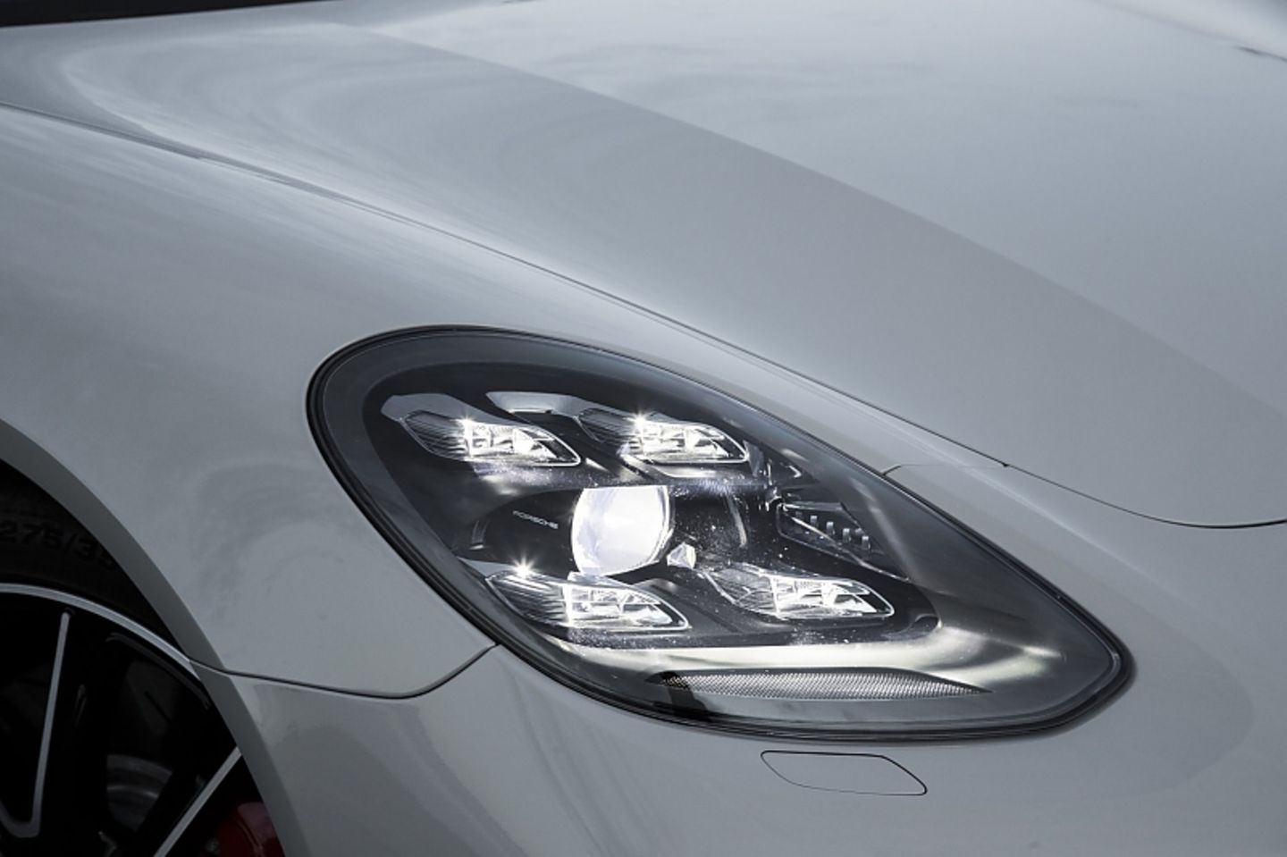 Porsche Panamera Sport Turismo Turbo - LED-Licht vorn und hinten