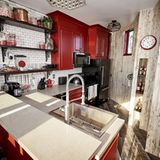 Ein Fahrstuhl schafft die Gäste in die Höhe.