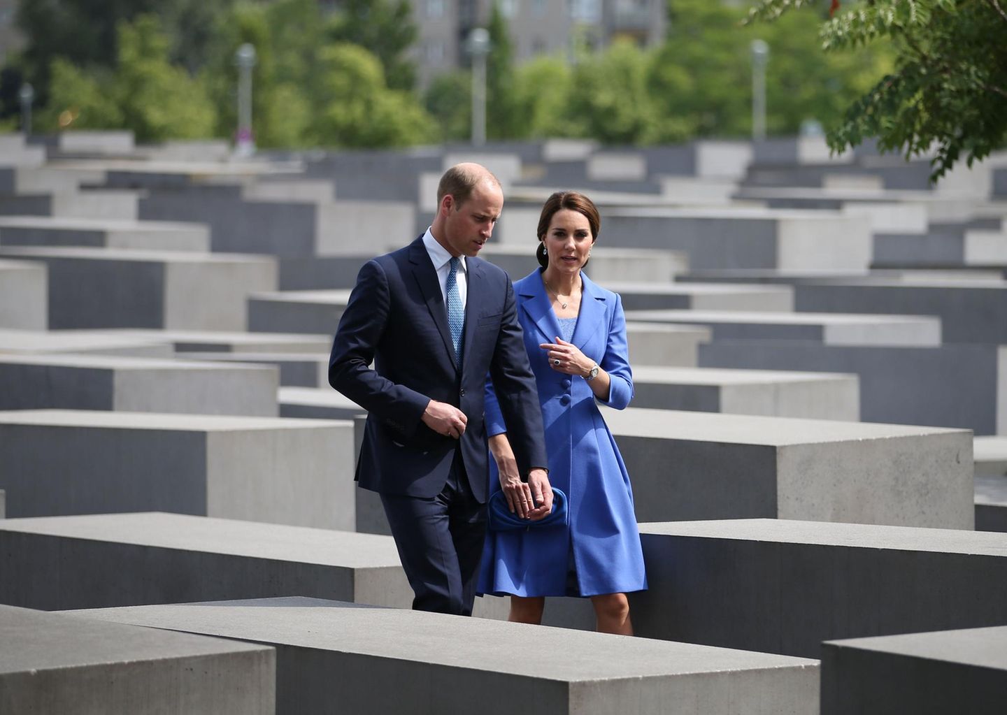 Auch eine Station in Berlin: das Holocaust-Mahnmal. William und Kate schritten es alleine ab. Zuvor trafen sie im dazugehörigen Museum auf den Holocaust-Überlebenden Leon Henry Schwarzbaum.