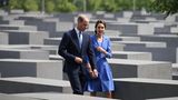 Auch eine Station in Berlin: das Holocaust-Mahnmal. William und Kate schritten es alleine ab. Zuvor trafen sie im dazugehörigen Museum auf den Holocaust-Überlebenden Leon Henry Schwarzbaum.