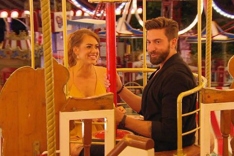 Jetzt geht's rund: Bachelorette Jessi mit Sebastian auf dem Rummel. Für ihn ist Schluss.