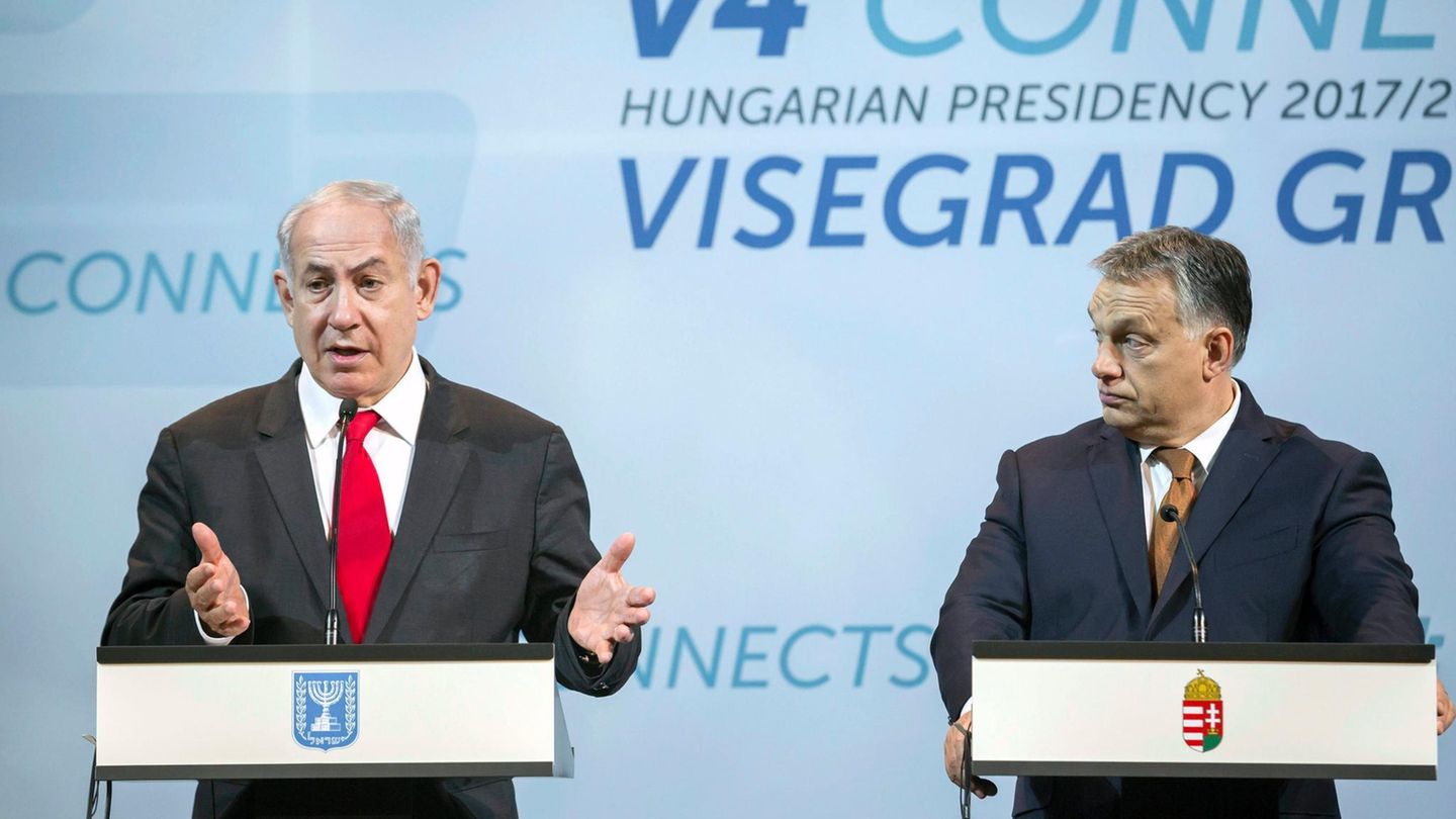Der israelische Ministerpräsident Benjamin Netanjahu (l.) und der ungarische Ministerpräsident Viktor Orban in Budapest.