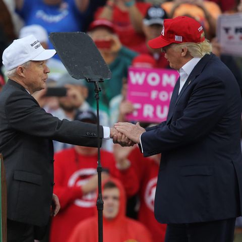 Donald Trump bricht öffentlich mit seinem Justizminister Jeff Sessions