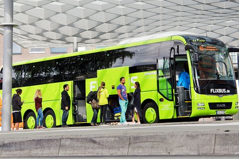 Am ZOB in Hannover: Inzwischen steuert Flixbus 1200 Ziele in 24 Ländern Europas an.