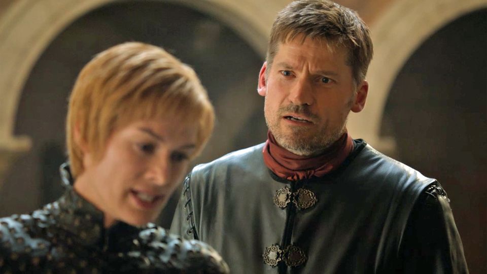 Jaime Lannister diskutiert mit seiner Schwester Cersei Jaime Lannister diskutiert mit seiner Schwester Cersei