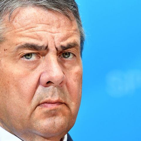 Bundesaußenminister Sigmar Gabriel (SPD) kündigte eine "Neuausrichtung der Türkei-Politik" an (Archivbild)