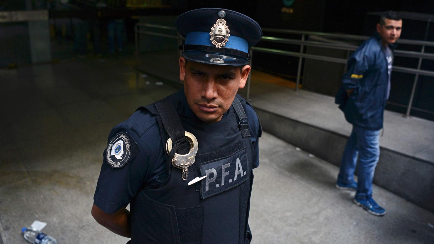 Baby Polizist Argentinien