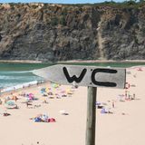 Pinkelstopp  Wasserlassen im Wasser gehört für viele Strandbesucher zum Urlaubsalltag. Vor allem, wenn keine Toilette in der Nähe ist. An den Sandstränden der Gemeinde Lepe im Südwesten Spaniens sollte man sich nicht erwischen lassen. Denn dort ist das Pinkeln im Meer seit 2012 verboten. Bei Zuwiderhandlungen drohen Geldstrafen von bis zu 750 Euro. Es gehe nicht darum, Geld für die Stadtkassen einzutreiben, versichert die Stadträtin María de los Ángeles Lorenzo. "Wir wollen die Menschen für die Probleme der Umwelt sensibilisieren." Wie ein Pinkelverstoß bewiesen werden soll, blieb unklar.