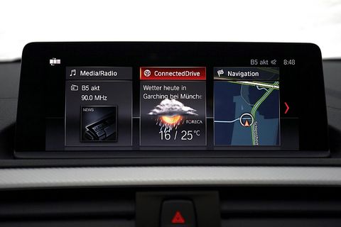 Das Infotainment hat die neue Kachel-Optik