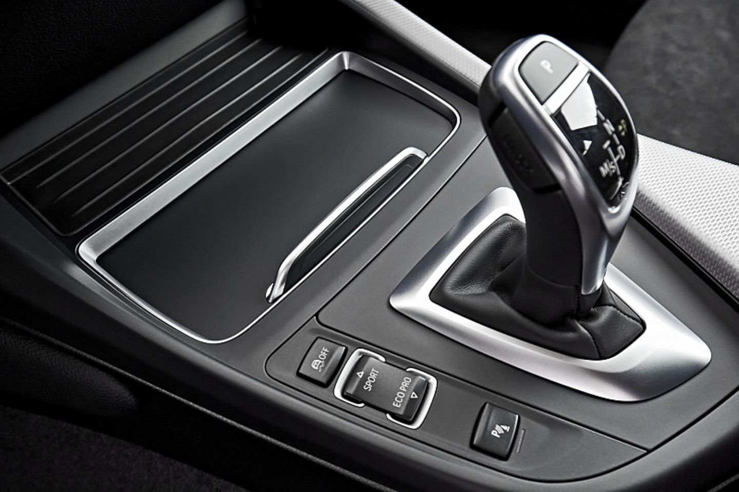 Die Achtgang-Automatik passt gut zum MW M240i xDrive Coupé Performance Edition