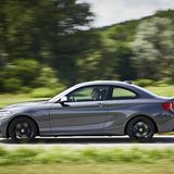 Das Fahrwerk reicht kurze Stöße recht ungefiltert an die Insassen weiter