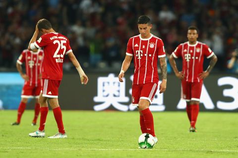 James Rodriguez vom FC Bayern lässt wie seine Teamkollegen den Köpf hängen nach der Niederlage gegen den AC Milan