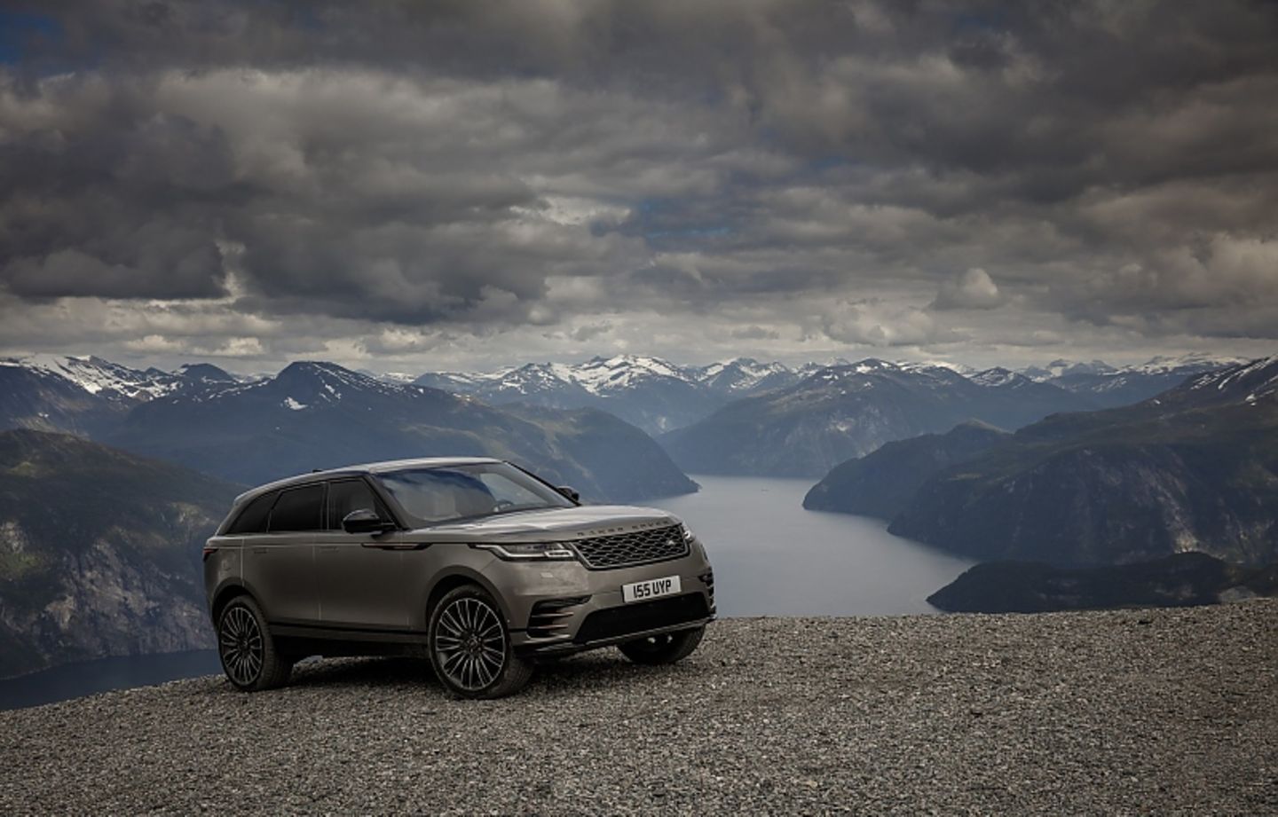 Der Range Rover Velar First Edition P380 schlägt sich auch im Gelände gut