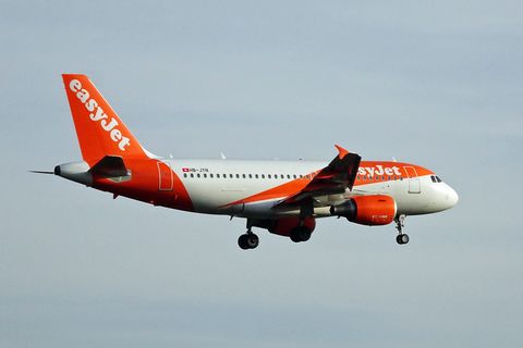 Ein Airbus A319 der britischen Billigfluggesellschaft Esayjet im Landeanflug