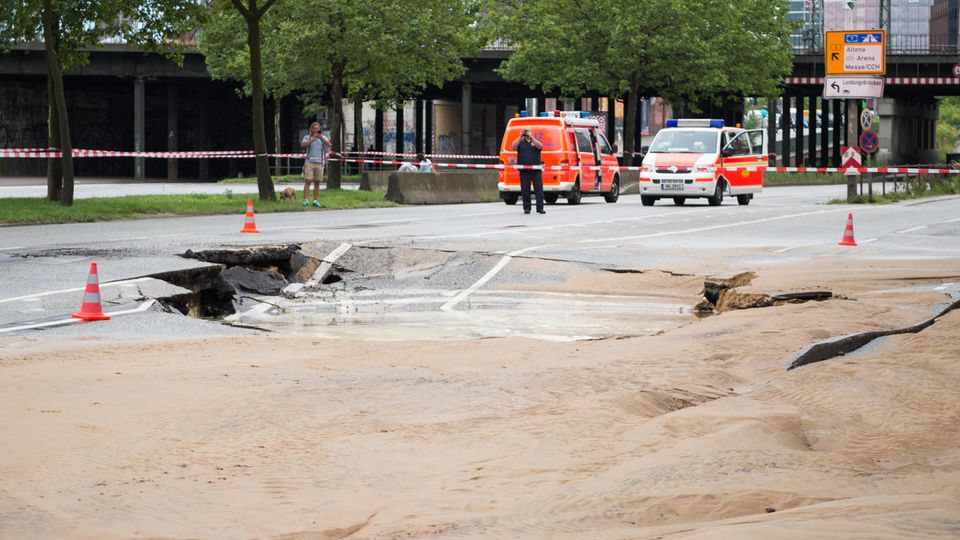 Nachrichten Deutschland Hamburg Nachrichten aus Deutschland: Ein Teil der Amsinckstraße ist abgesackt