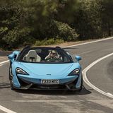 Bei geöffnetem Dach schafft er 315 km/h.