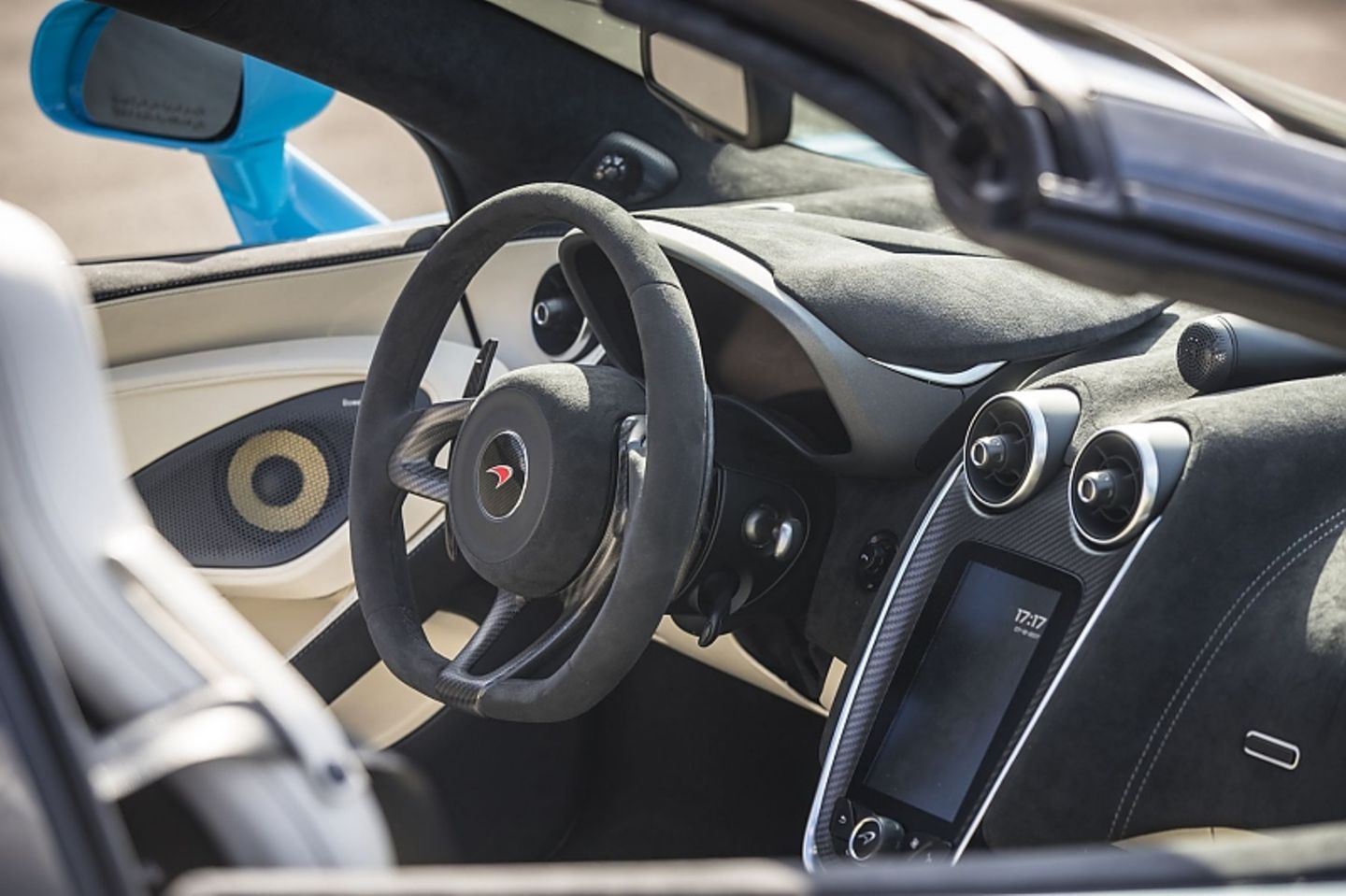 Das Cockpit des McLaren 570S Spider.