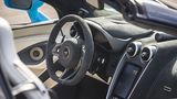 Das Cockpit des McLaren 570S Spider.
