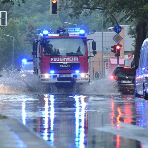 Wetter: Rettungskräfte kämpfen mit Regenmassen