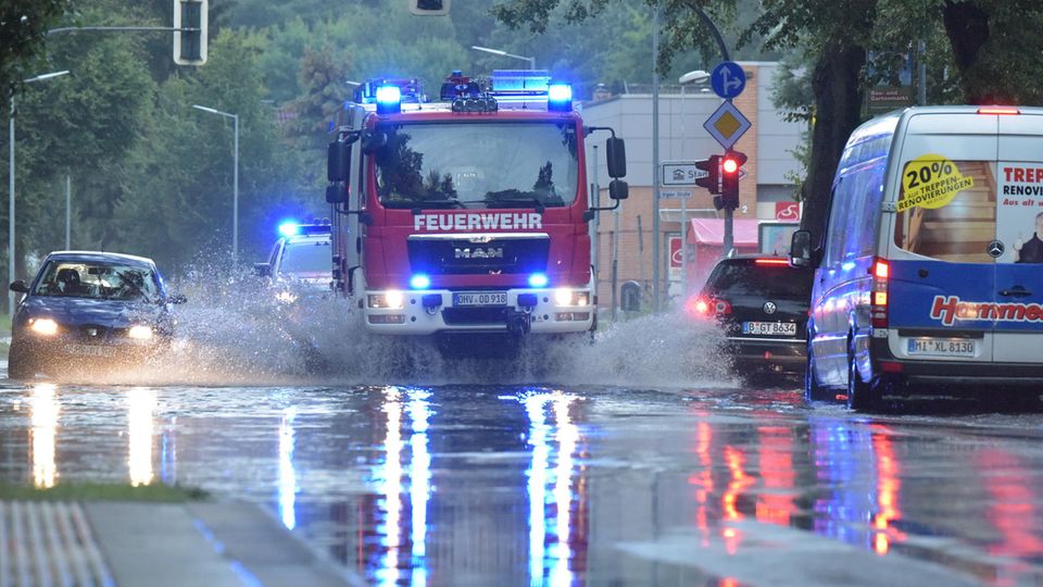 Wetter: Rettungskräfte kämpfen mit Regenmassen