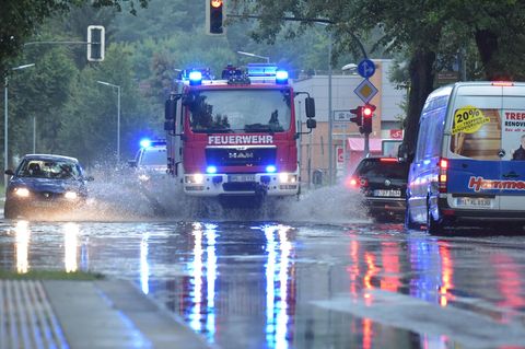 Wetter: Rettungskräfte kämpfen mit Regenmassen