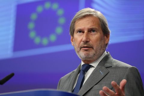 Türkei: EU-Komissar Johannes Hahn während einer Pressekonferenz in Brüssel