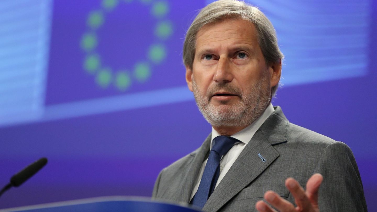 Türkei: EU-Komissar Johannes Hahn während einer Pressekonferenz in Brüssel
