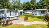 Deutschland: Ferienpark der Naturisten im Dreiländereck   Deutschlands größter privater Park für Freikörperkultur befindet sich im Dreiländereck an der Grenze zu Frankreich und der Schweiz - mit Naturbadesee, Sandstrand und Wellnessangeboten. Ein Minizoo, Wasserspielplatz sowie ein Kinderclub in den Ferienzeiten halten die Kleinen bei Laune.  Infos: Stellplatzgebühr in der Hauptsaison ab 36 Euro /Nacht (inkl. Strom, Wasser), Nebensaison ab 34 Euro/Nacht (inkl. Strom, Wasser), www.dle-naturisten.de