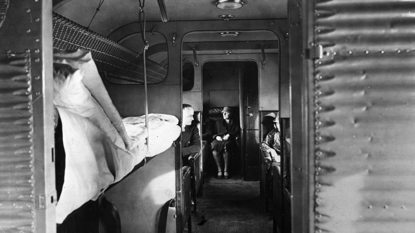 Erkennungszeichen Wellblech aus Duraluminium: ein Junkers-Flugzeug mit getrennten Sitz- und Schlafabteilen.