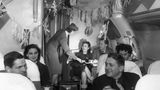 An Bord eines Pan-Am-Fluges kurz vor Weihnachten 1946 auf der Transatlantikstrecke.