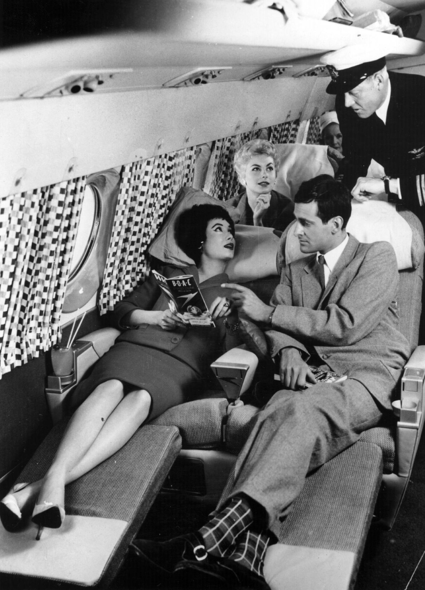 In den 50er Jahren legte die vierstrahlige de Havilland  Comet der British Overseas Airways Corporation (BOAC), einem Vorläufer von British Airways, die Strecke von New York nach London in sechs Stunden zurück.