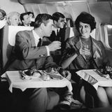 Jahrzehnte später: So bequem flog es sich 1967 auf Langstrecke in einer Boeing 707 der Lufthansa mit 2-2er-Bestuhlung in der First Class.