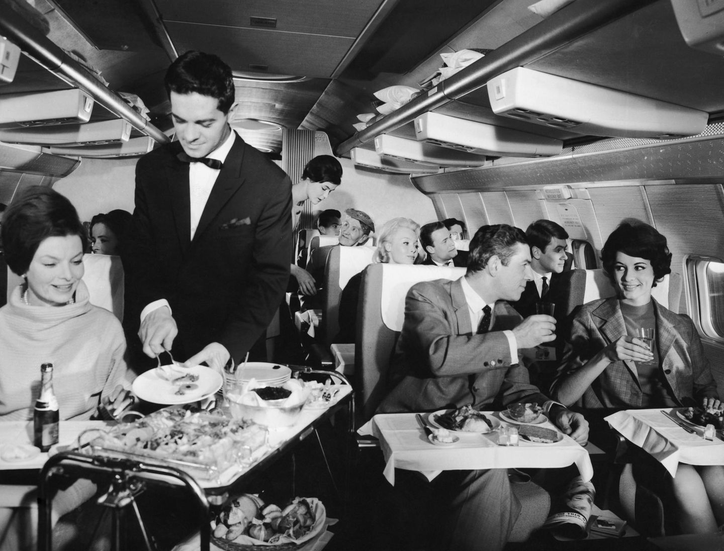Jahrzehnte später: So bequem flog es sich 1967 auf Langstrecke in einer Boeing 707 der Lufthansa mit 2-2er-Bestuhlung in der First Class.