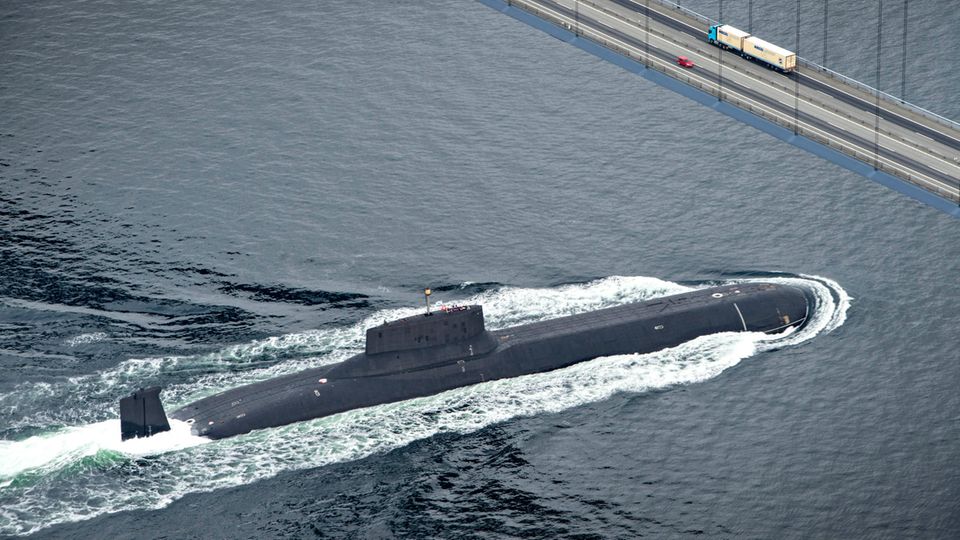 Dmitri Donskoj Russland U-Boot Dmitri Donskoj: Weltgrößtes Atom-U-Boot in der Ostsee unterwegs - Russlands Stolz