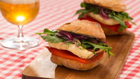 Ungesunde Kombination: Erschreckende Studie: Darum sollten Sie zum Burger besser keine Cola trinken