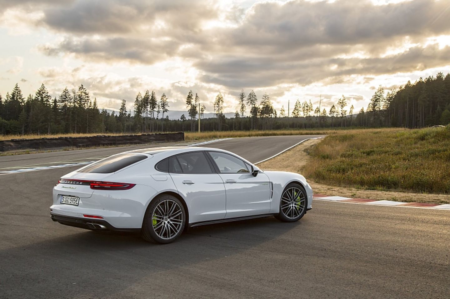 Porsche Panamera Turbo S E-Hybrid - 0 auf Tempo 100 in 3,5 Sekunden