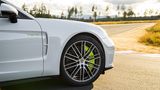 Porsche Panamera Turbo S E-Hybrid - die Bremssättel sind gelbgrün lackiert