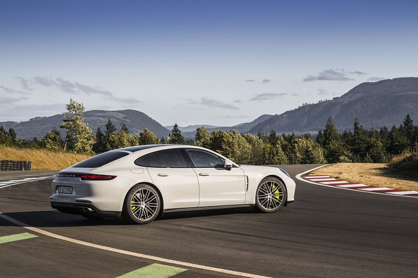 Porsche Panamera Turbo S E-Hybrid - 5,05 Meter lang