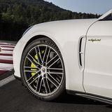 Porsche Panamera Turbo S E-Hybrid - markige Hybrid-Schriftzüge am Fahrzeug