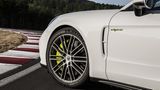 Porsche Panamera Turbo S E-Hybrid - markige Hybrid-Schriftzüge am Fahrzeug