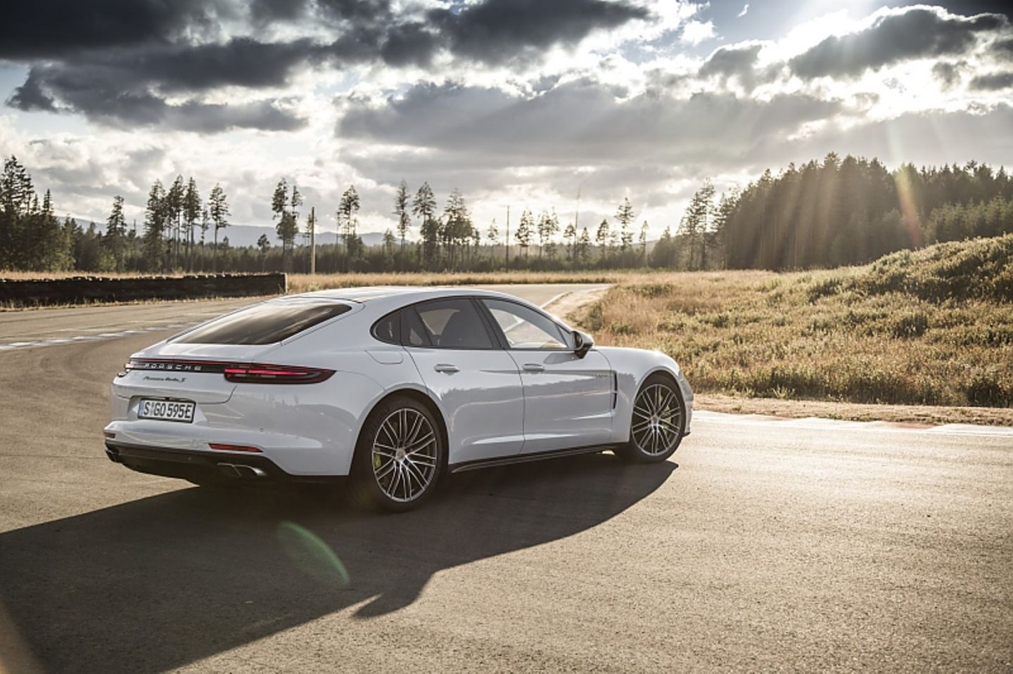 Porsche Panamera Turbo S E-Hybrid - wiegt mehr als 2,3 Tonnen