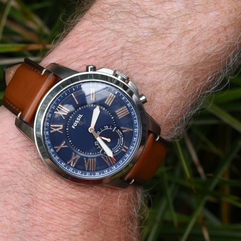 Fossil Q Grant im Test an einem Handgelenk